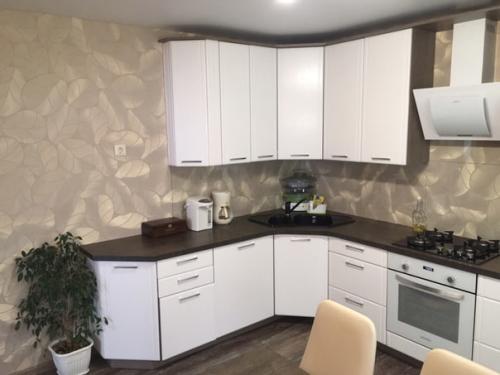 А это наша кухня, на стене еще будет телевизор. 02