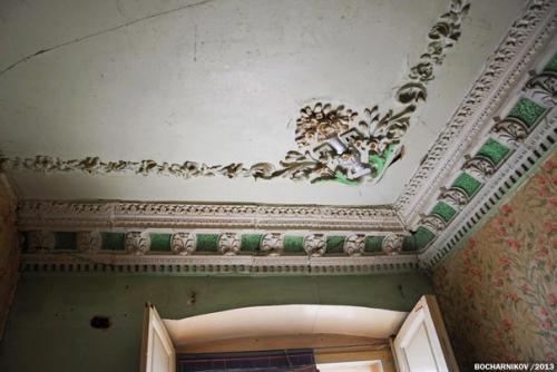 10 лет назад, как раз в октябре, под ковш в Ростове пошли сразу пять старинных домов (не считая дворовых корпусов. 06