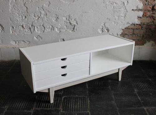 Советское трюмо мы превратили в тумбу под тв для квартиры с монохромным интерьером. 04