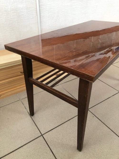 Журнальный ретро стол, которому предстоит процесс обновления. 01