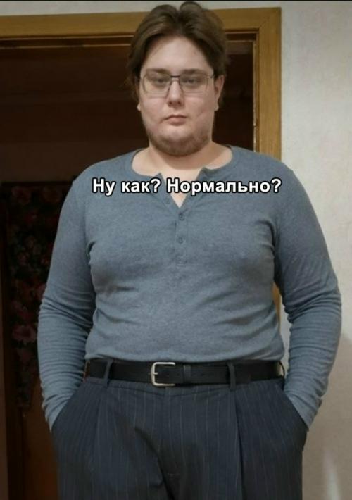 Девушка написала, что мужчинам стоит чаще ходить к стилистам, и показала примеры красивых парней в стильных широких брюках и обтягивающих кофтах. 02