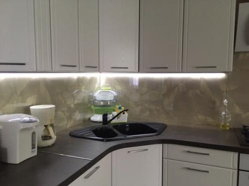 А это наша кухня, на стене еще будет телевизор. 03