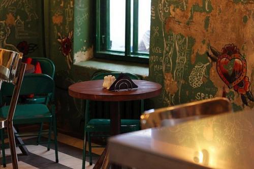 6 необычных ресторанов и кафе в петербургских дворах. 02