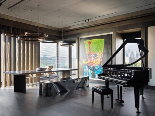 Тимати показал квартиру в два этажа и 650 квадратов. 05