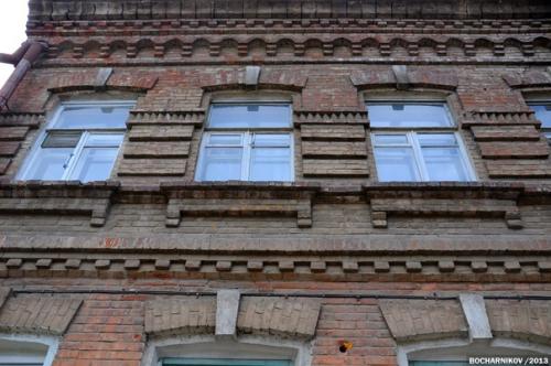 10 лет назад, как раз в октябре, под ковш в Ростове пошли сразу пять старинных домов (не считая дворовых корпусов. 04