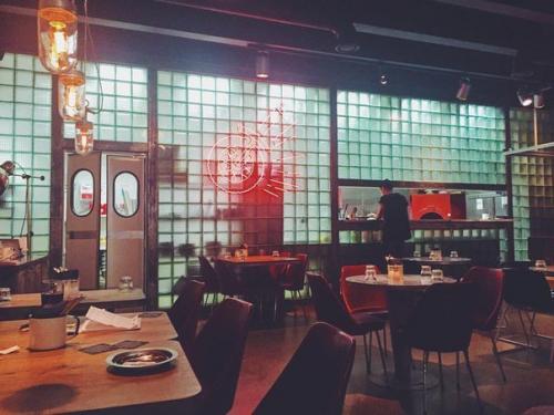 6 необычных ресторанов и кафе в петербургских дворах. 01