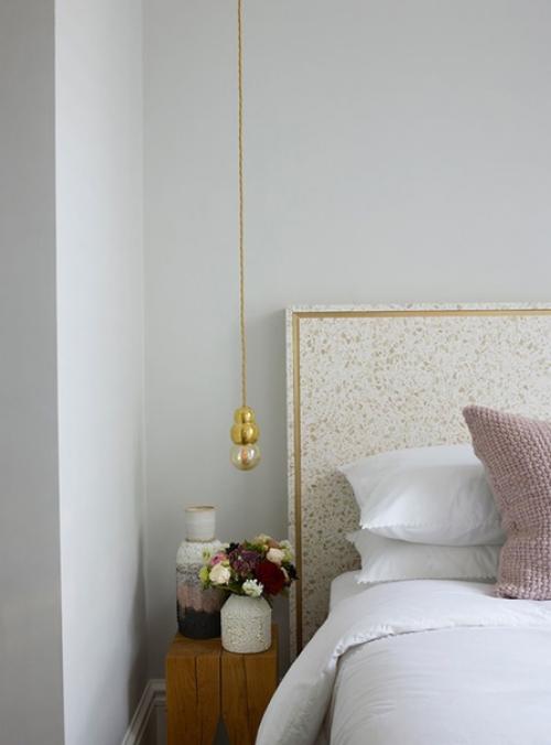 Сочетание винтажной мебели, предметов искусства и вневременной основы интерьера этой квартиры - одна из самых удачных Находок Banda Design Studio. 02