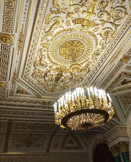 Роскошные люстры зимнего дворца. 01