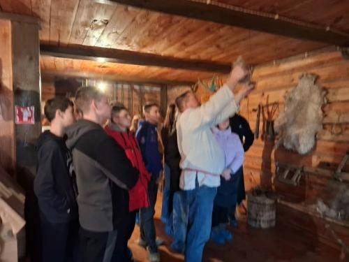 26 ноября учащиеся 8 а класса посетили дом - музей Степана эрьзи в с. баево ардатовского района. 03