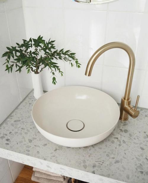 Светлая ванная комната. 01