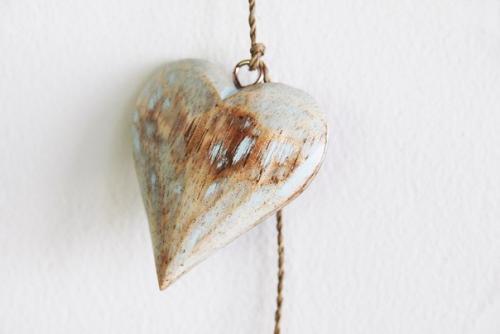 Задавались ли вы вопросом, как можно обновить перед новым годом интерьер и придать ему новогоднее настроение? 04