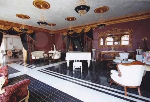 На Авито продают квартиру за 750 млн на петроградской стороне. 02