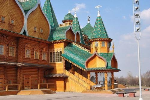 Коломенский дворец.  Некогда, при царе Алексее Михайловиче, отце Петра I, коломенский дворец был одной из главных царских резиденций. 06