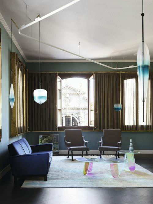 Гостиная с двумя окнами: 40+ фото и примеров. 06