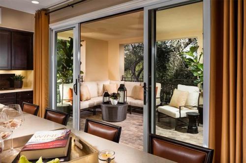 Крис дженнер и Ким кардашьян расширяют семейные владения. 03