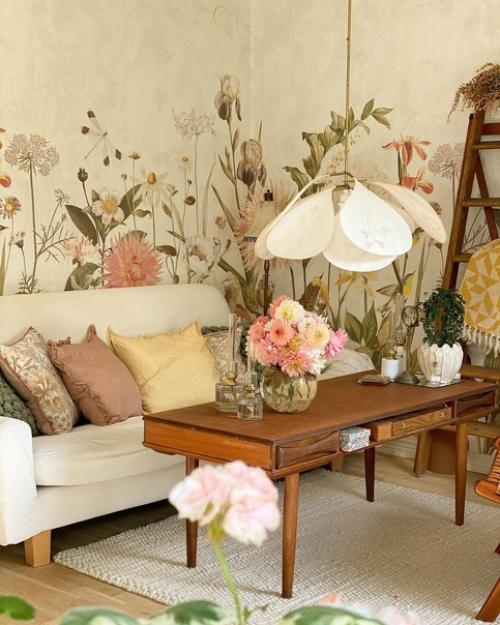 Миа украсила стены своей фантастической гостиной цветами! 01