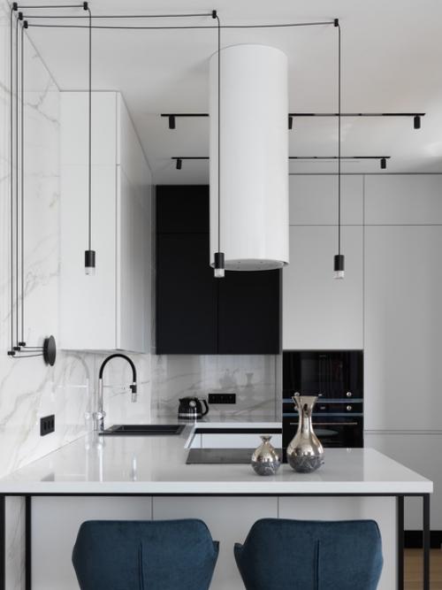 Классическое сочетание черного и белого стильно смотрится не только в модном гардеробе, но и в интерьере кухни. 03
