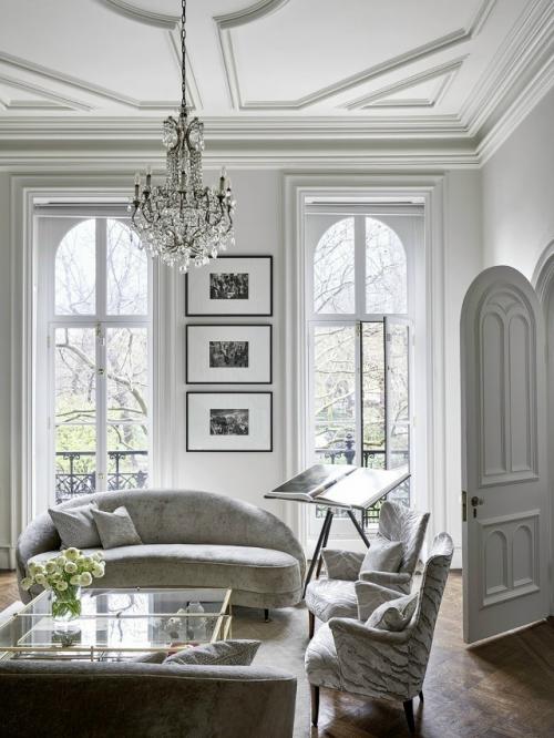 Гостиная с двумя окнами: 40+ фото и примеров. 03