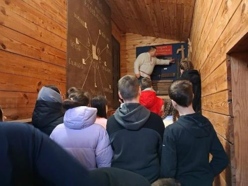 26 ноября учащиеся 8 а класса посетили дом - музей Степана эрьзи в с. баево ардатовского района. 01