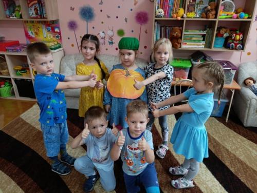 Педагог курбангалеева Анна Михайловна и средняя группа 7.

