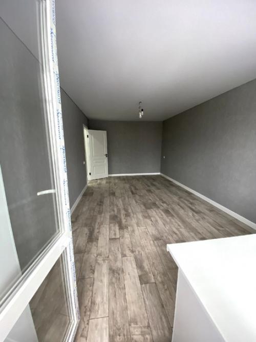 Продается чистая, светлая, а главное теплая квартира. 02