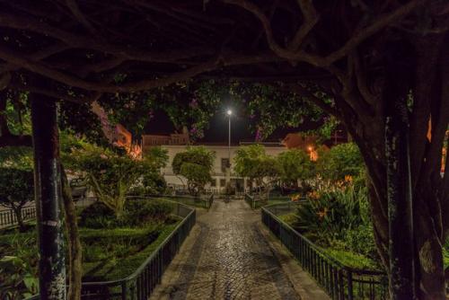 Начну пожалуй, рассказывать и показывать свои впечатления о Португалии. 03