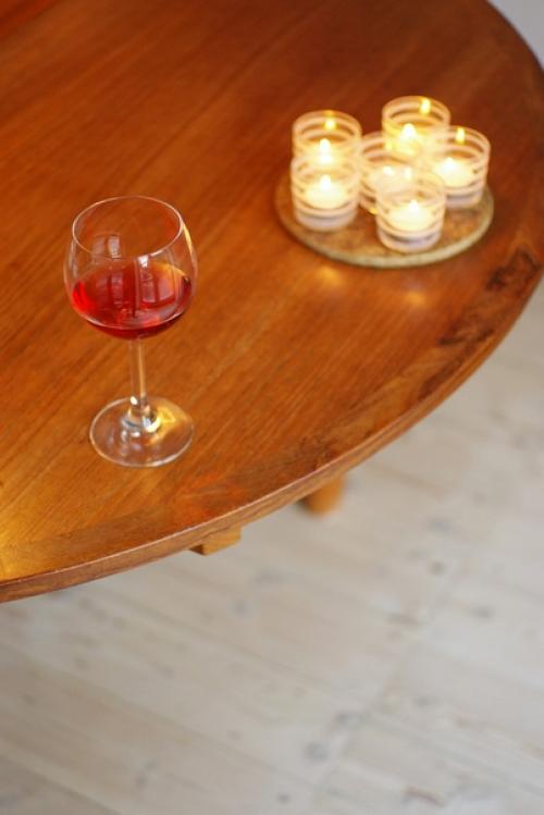 Мы обожаем датские фильмы и сериалы за то, что там иногда дают рассмотреть убранство и интерьер квартир и домов. 04