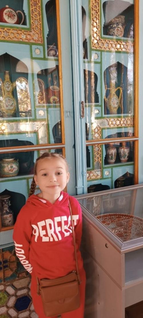 У всех в ленте фоточки с хэллоуина, а у нас по-прежнему, восточная сказка: дворцы и павлины. 07