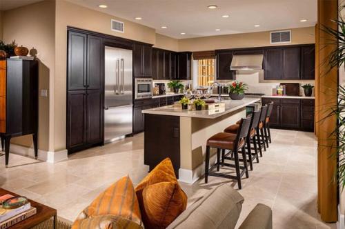 Крис дженнер и Ким кардашьян расширяют семейные владения. 04