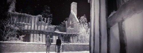 Дом Гарри Поттера в годриковой впадине, который мы знаем по серии фильмов о знаменитом волшебнике, выставлен на продажу. 03