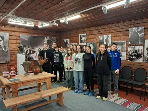 26 ноября учащиеся 8 а класса посетили дом - музей Степана эрьзи в с. баево ардатовского района. 07