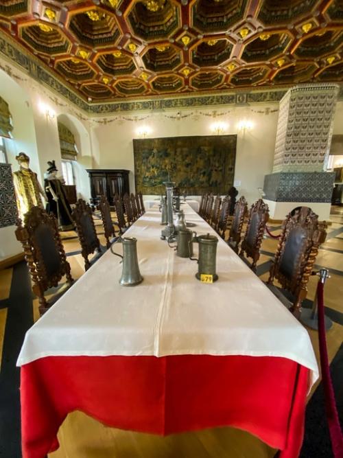 Как и обещала, представляю вашему вниманию интерьеры мирского замка. 03