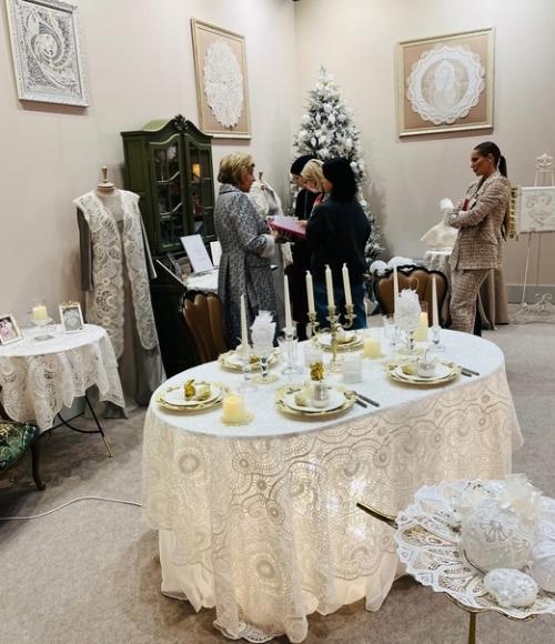 Вчера в гостином дворе открылся долгожданный антикварный салон. 03