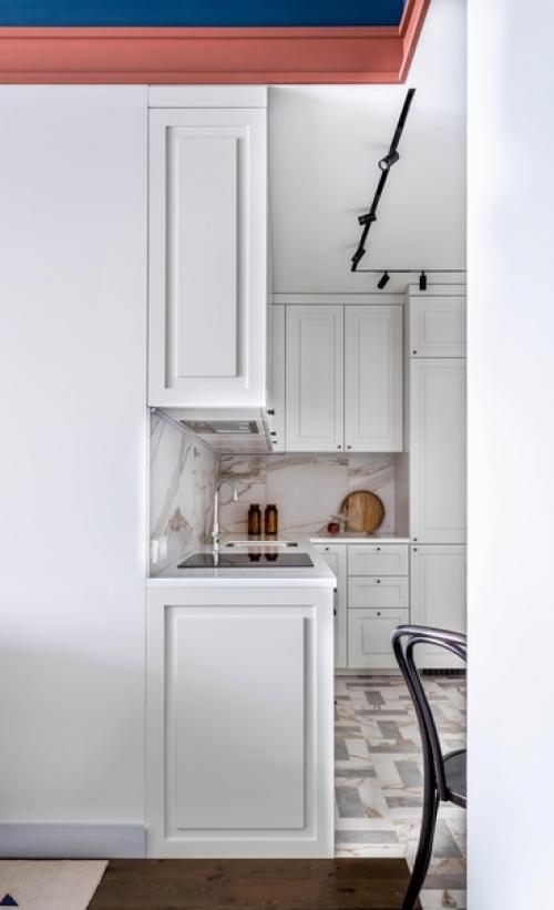 Дизайнер Марина Новикова рассказывает, как создавался этот яркий интерьер, навеянный московской архитектурой. 01