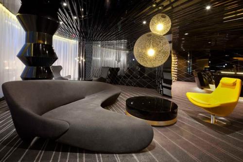 Обстановка дома, в котором мы живем, отражает наш характер, наше чувство юмора, наш вкус и социальную группу, к которой мы принадлежим. 06