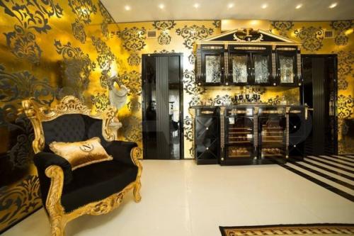 На Авито продают квартиру за 750 млн на петроградской стороне. 01