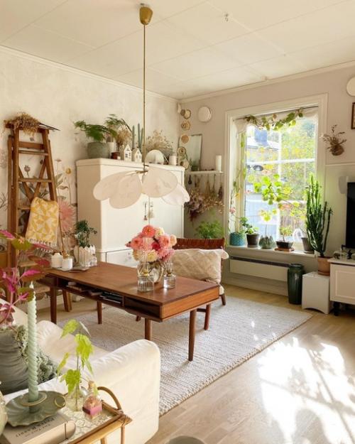 Миа украсила стены своей фантастической гостиной цветами! 02