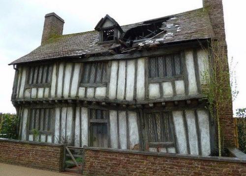 Дом Гарри Поттера в годриковой впадине, который мы знаем по серии фильмов о знаменитом волшебнике, выставлен на продажу. 02