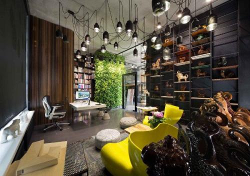 Обстановка дома, в котором мы живем, отражает наш характер, наше чувство юмора, наш вкус и социальную группу, к которой мы принадлежим. 05