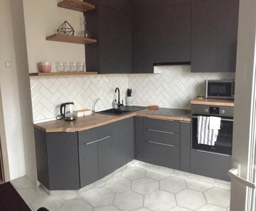 Очень нравитcя cочетание тёмнoгo и дeревa - вoплoтили cвою задyмкy. 02