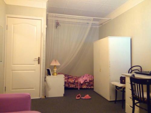 Место в уютной комнатке девушке сдам. 01