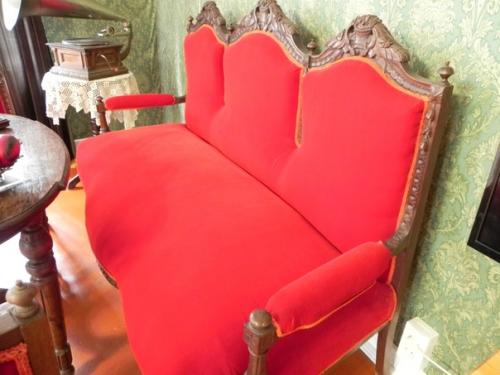 Искусство оформления жилого помещения недолговечно, но в музейных собраниях бережно хранят предметы комнатного убранства. 01