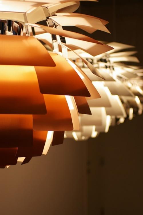 Мы обожаем датские фильмы и сериалы за то, что там иногда дают рассмотреть убранство и интерьер квартир и домов. 01