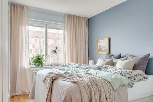 Интерьер этой квартиры в Швеции похож на ванильный десерт или крем - брюлле. 03