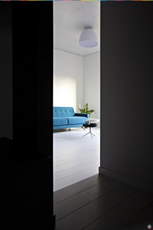 Квартира с эффектом кьяроскуро в Вильнюсе. 01