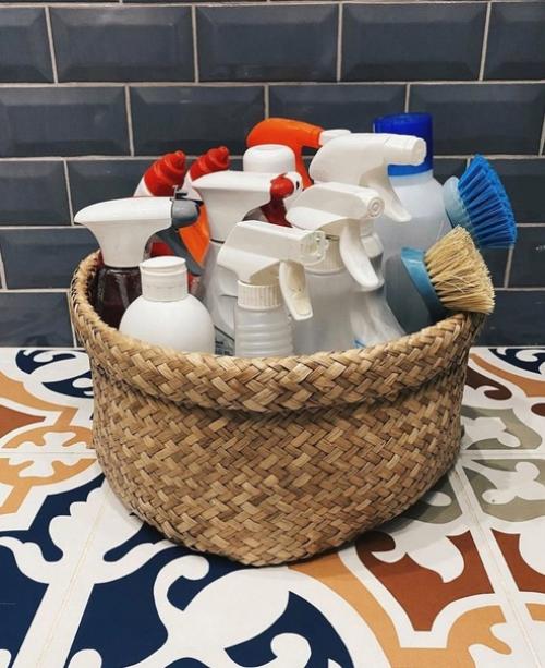 Красивое сочетание тёмной плитки с деревом. 04