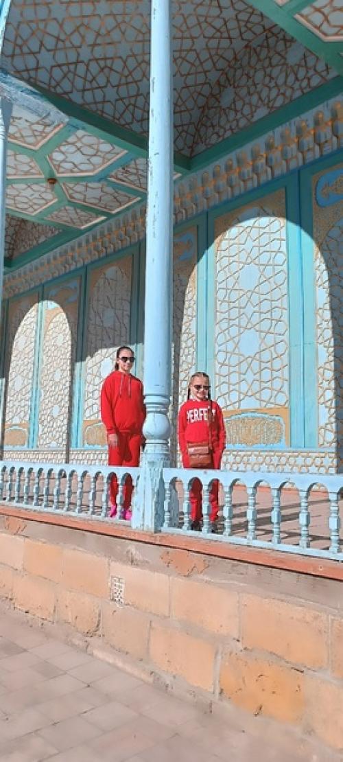 У всех в ленте фоточки с хэллоуина, а у нас по-прежнему, восточная сказка: дворцы и павлины. 04