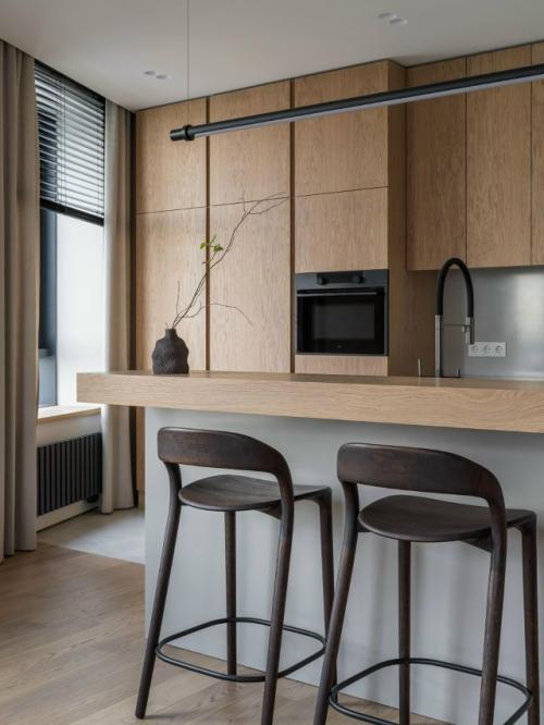 Дизайнер Жанна денишева создала спокойное и универсальное пространство для молодой семьи, построенное на лаконичной и выдержанной палитре. 07