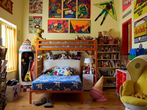 Дом XIX века, перестроенный для творческой семьи, стал настоящим манифестом свободы и фантазии. 01