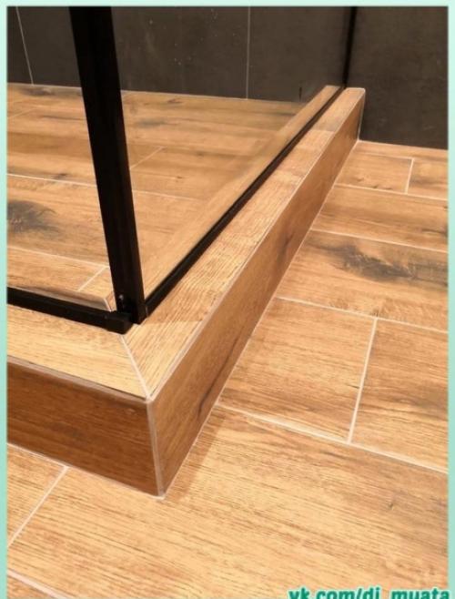 Просторный санузел. В тёмных тонах. 05